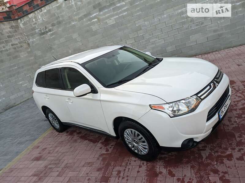 Позашляховик / Кросовер Mitsubishi Outlander 2013 в Рівному