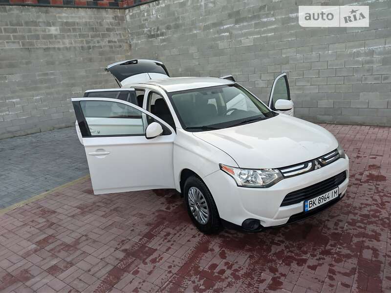 Позашляховик / Кросовер Mitsubishi Outlander 2013 в Рівному