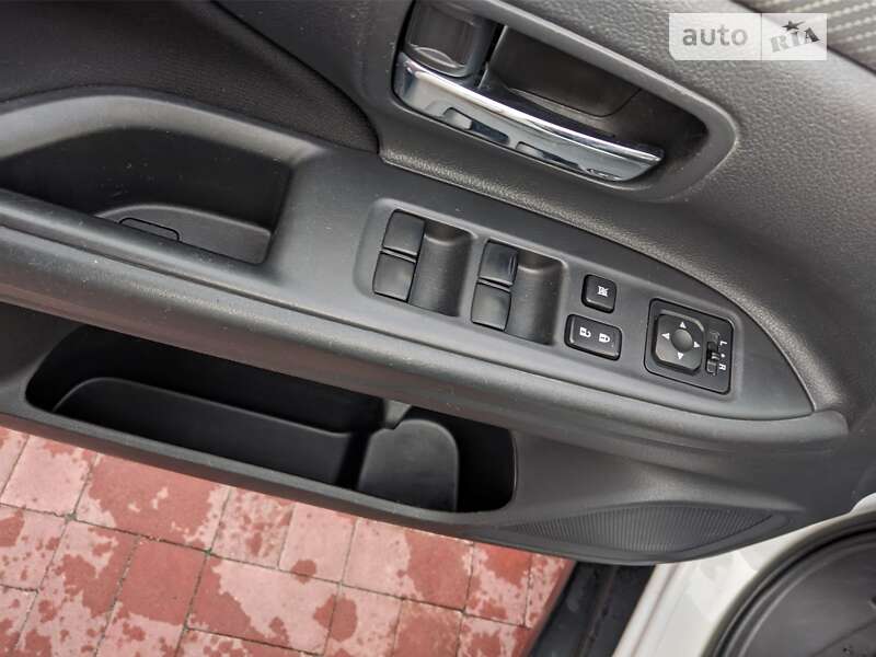 Позашляховик / Кросовер Mitsubishi Outlander 2013 в Рівному
