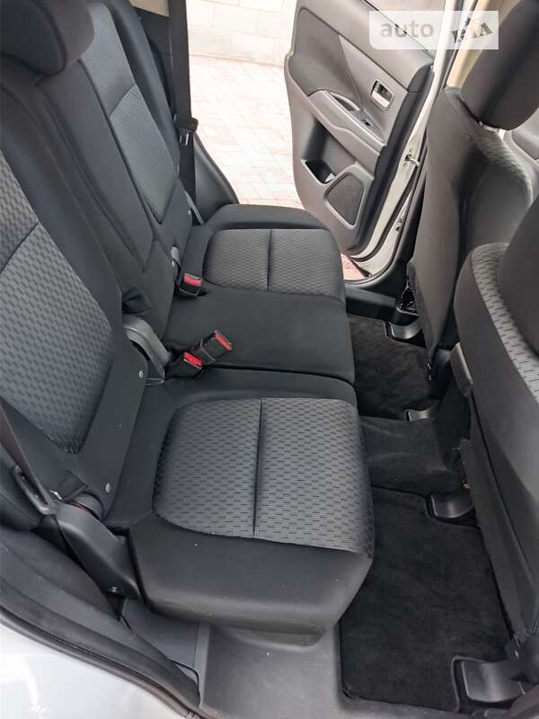 Позашляховик / Кросовер Mitsubishi Outlander 2013 в Рівному