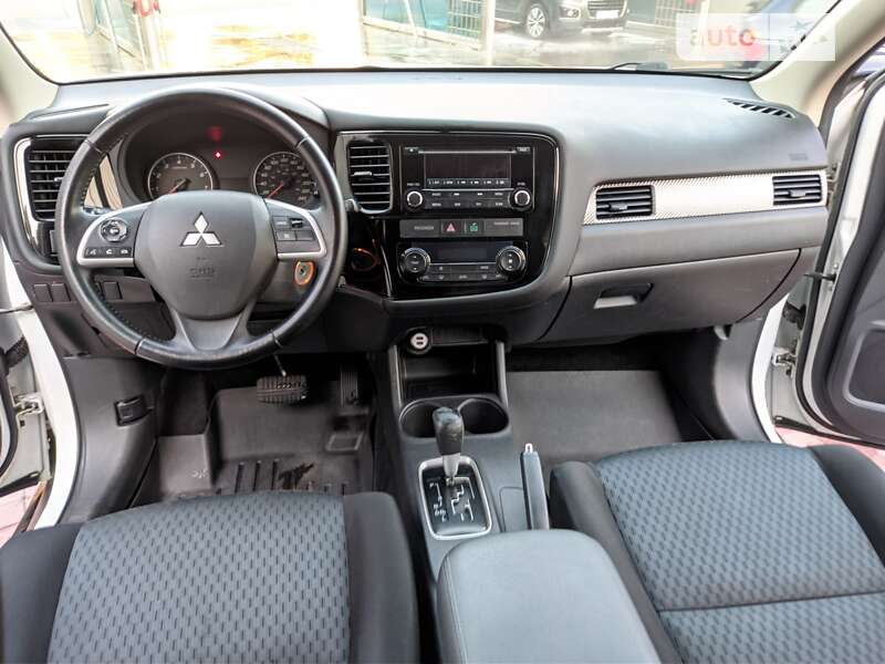 Позашляховик / Кросовер Mitsubishi Outlander 2013 в Рівному
