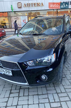 Внедорожник / Кроссовер Mitsubishi Outlander 2010 в 