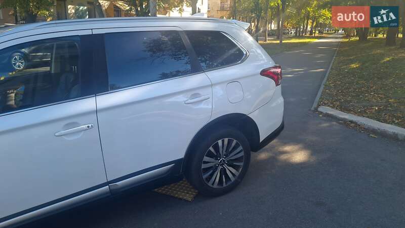 Внедорожник / Кроссовер Mitsubishi Outlander 2019 в Кривом Роге