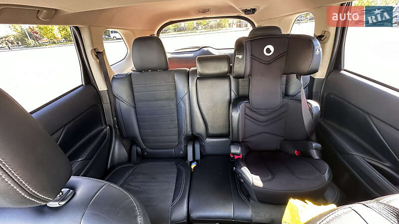 Позашляховик / Кросовер Mitsubishi Outlander 2019 в Івано-Франківську