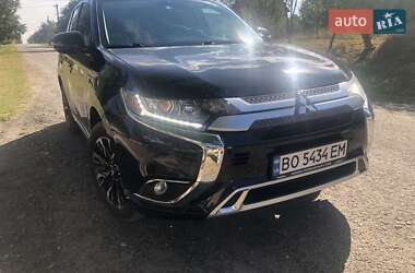 Внедорожник / Кроссовер Mitsubishi Outlander 2017 в Тернополе