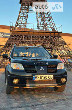 Позашляховик / Кросовер Mitsubishi Outlander 2005 в Харкові