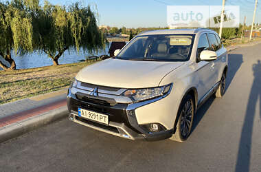 Mitsubishi Outlander 2020