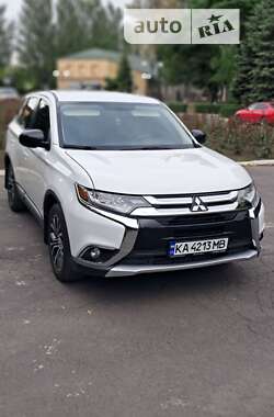 Внедорожник / Кроссовер Mitsubishi Outlander 2015 в Павлограде