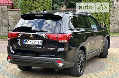 Позашляховик / Кросовер Mitsubishi Outlander 2018 в Львові