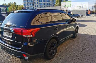Позашляховик / Кросовер Mitsubishi Outlander 2018 в 