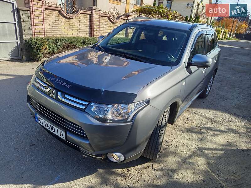 Внедорожник / Кроссовер Mitsubishi Outlander 2012 в Ивано-Франковске