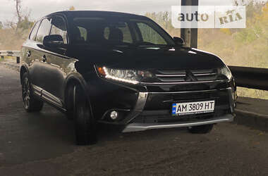 Внедорожник / Кроссовер Mitsubishi Outlander 2015 в Житомире