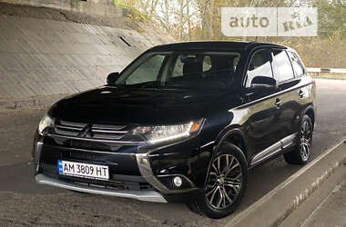 Внедорожник / Кроссовер Mitsubishi Outlander 2015 в Житомире