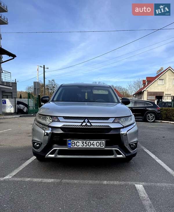 Позашляховик / Кросовер Mitsubishi Outlander 2019 в Львові