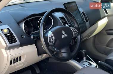 Внедорожник / Кроссовер Mitsubishi Outlander 2011 в Ровно