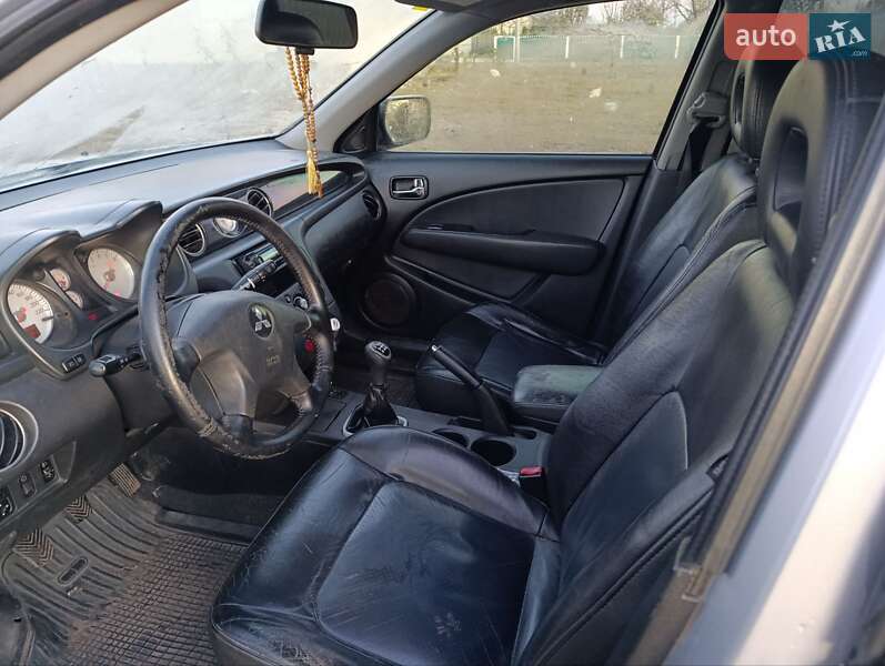 Внедорожник / Кроссовер Mitsubishi Outlander 2003 в Рава-Русской