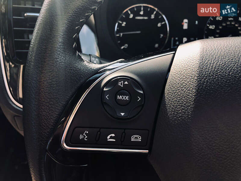 Внедорожник / Кроссовер Mitsubishi Outlander 2017 в Одессе