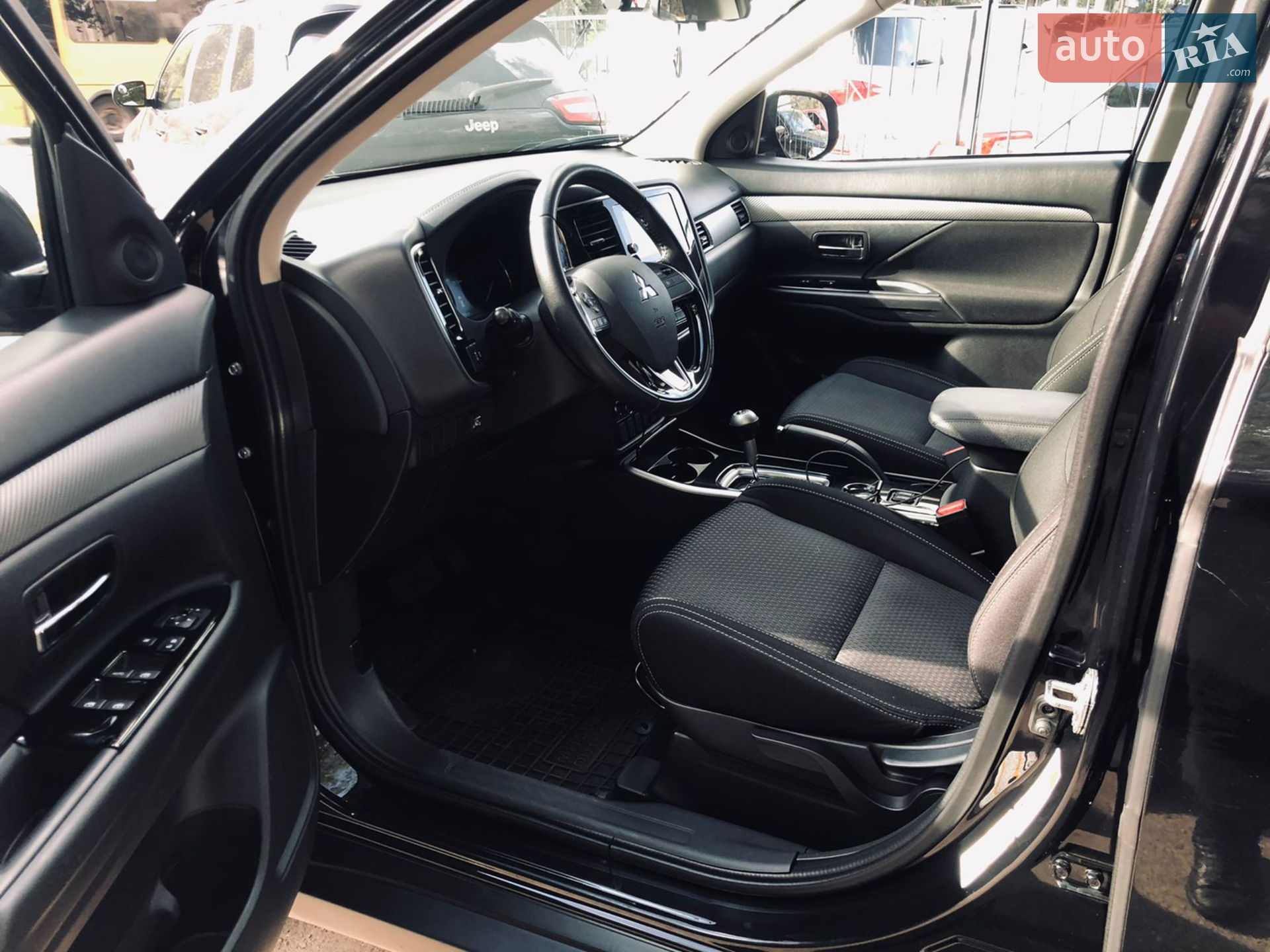2017 Mitsubishi Outlander - мініатюра 13