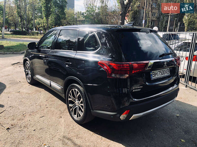 Внедорожник / Кроссовер Mitsubishi Outlander 2017 в Одессе