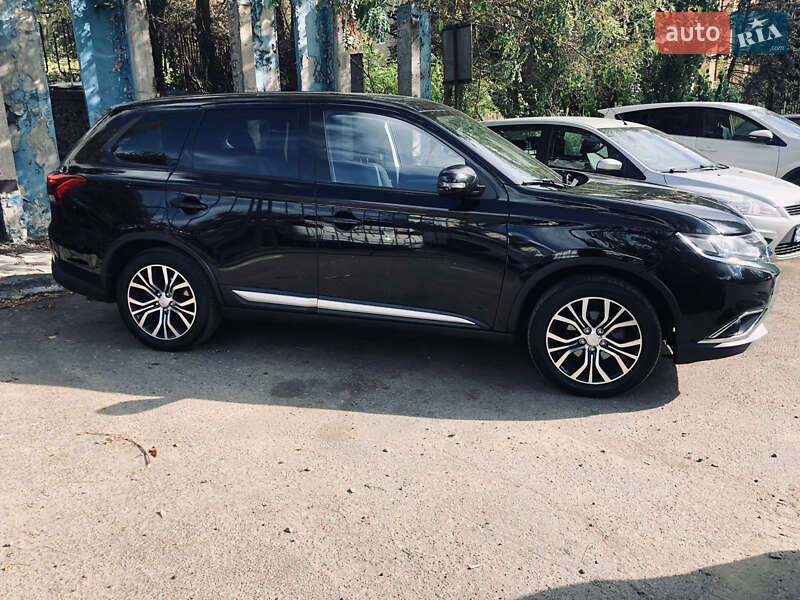 Внедорожник / Кроссовер Mitsubishi Outlander 2017 в Одессе