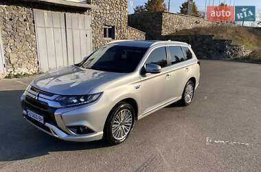 Внедорожник / Кроссовер Mitsubishi Outlander 2021 в Киеве