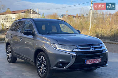 Позашляховик / Кросовер Mitsubishi Outlander 2017 в Києві