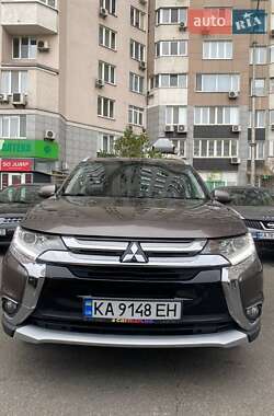 Внедорожник / Кроссовер Mitsubishi Outlander 2015 в Киеве