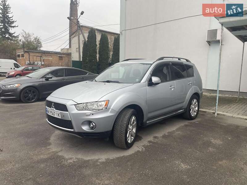Внедорожник / Кроссовер Mitsubishi Outlander 2011 в Ровно
