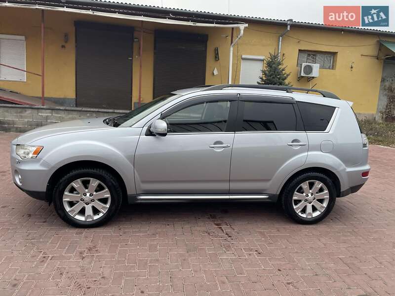 Внедорожник / Кроссовер Mitsubishi Outlander 2011 в Ровно