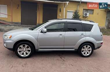 Внедорожник / Кроссовер Mitsubishi Outlander 2011 в 