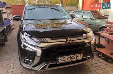 Позашляховик / Кросовер Mitsubishi Outlander 2018 в Тернополі