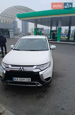 Внедорожник / Кроссовер Mitsubishi Outlander 2019 в Киеве