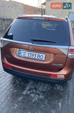 Внедорожник / Кроссовер Mitsubishi Outlander 2012 в 