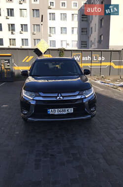 Позашляховик / Кросовер Mitsubishi Outlander 2017 в 