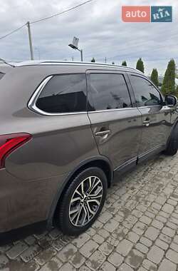Позашляховик / Кросовер Mitsubishi Outlander 2018 в Львові