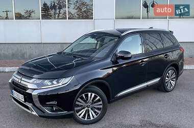 Позашляховик / Кросовер Mitsubishi Outlander 2020 в Києві