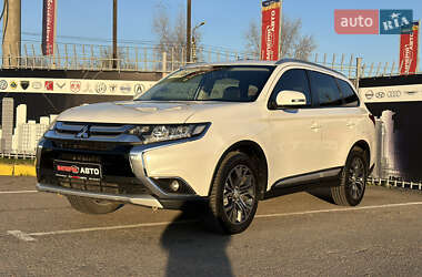 Внедорожник / Кроссовер Mitsubishi Outlander 2016 в Киеве