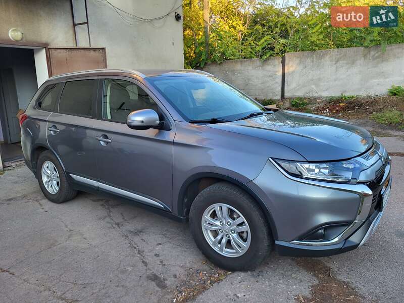 Внедорожник / Кроссовер Mitsubishi Outlander 2018 в Нововоронцовке фото 19 Внедорожник / Кроссовер Mitsubishi Outlander 2018 в Нововоронцовке