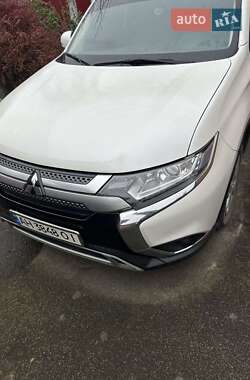 Mitsubishi Outlander 2020