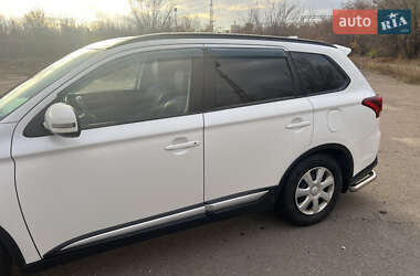 Позашляховик / Кросовер Mitsubishi Outlander 2018 в 