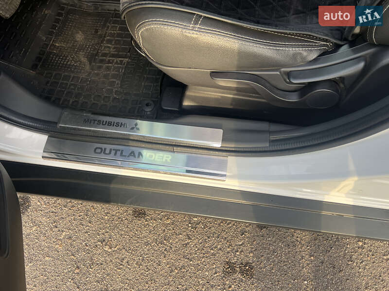 Позашляховик / Кросовер Mitsubishi Outlander 2018 в Кривому Розі