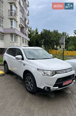 Внедорожник / Кроссовер Mitsubishi Outlander 2015 в Львове