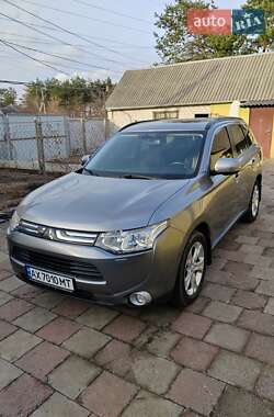 Позашляховик / Кросовер Mitsubishi Outlander 2012 в 