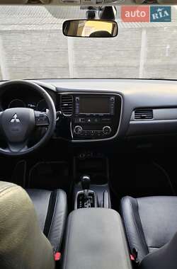 Позашляховик / Кросовер Mitsubishi Outlander 2012 в 