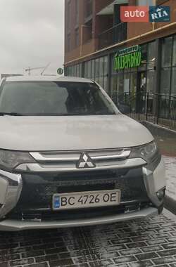 Внедорожник / Кроссовер Mitsubishi Outlander 2016 в Львове