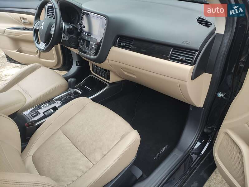 Внедорожник / Кроссовер Mitsubishi Outlander 2018 в Корсуне-Шевченковском