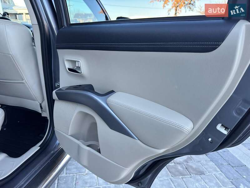 Позашляховик / Кросовер Mitsubishi Outlander 2010 в Івано-Франківську