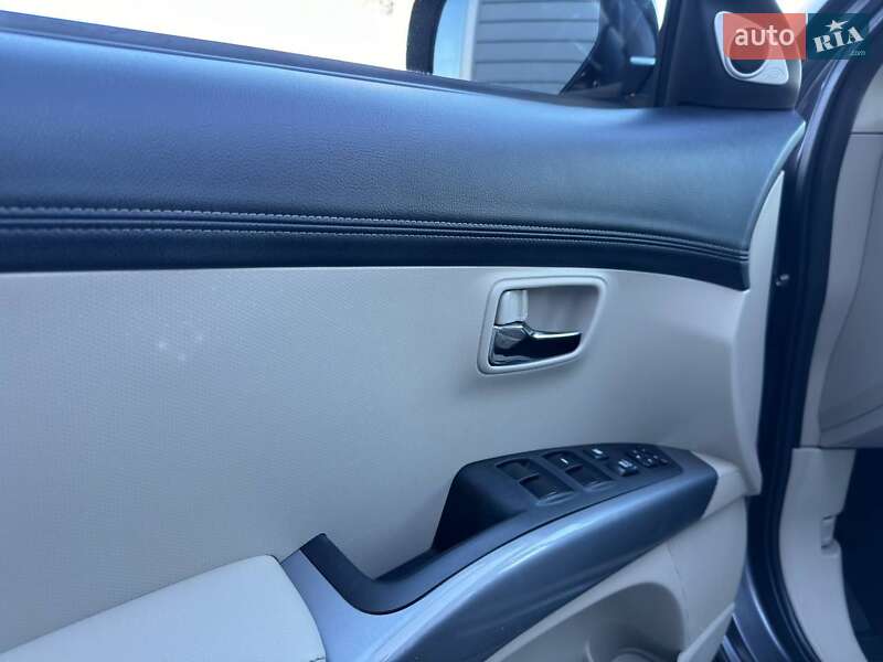 Позашляховик / Кросовер Mitsubishi Outlander 2010 в Івано-Франківську