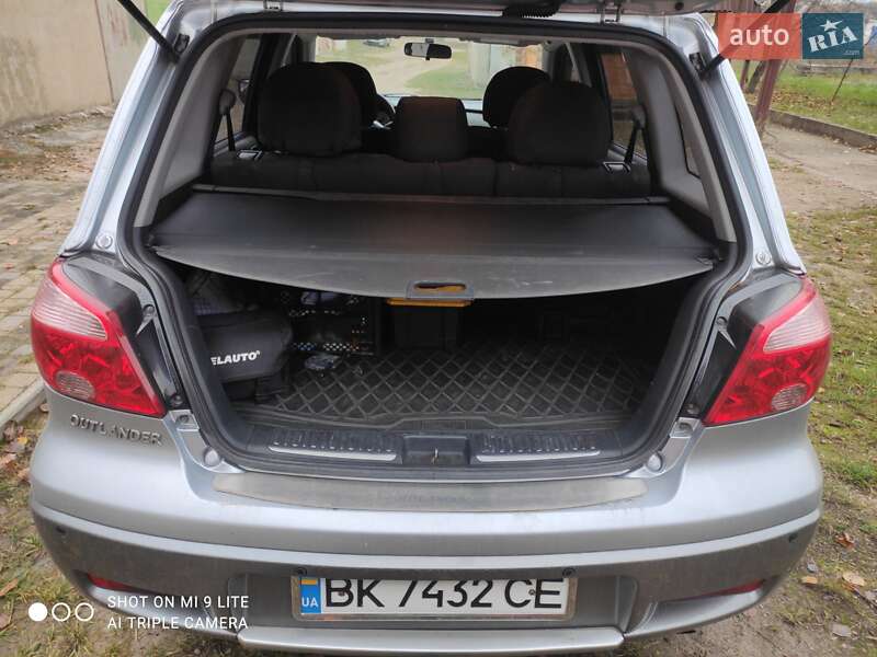Позашляховик / Кросовер Mitsubishi Outlander 2006 в Вараші
