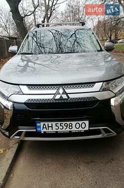 Mitsubishi Outlander 2021